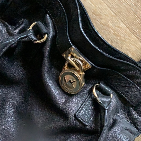 Black Leather Michael Korea Purse - Picture 4 of 8